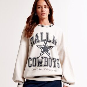 Abercrombie & Fitch Cream Sweatshirt with Black Accents